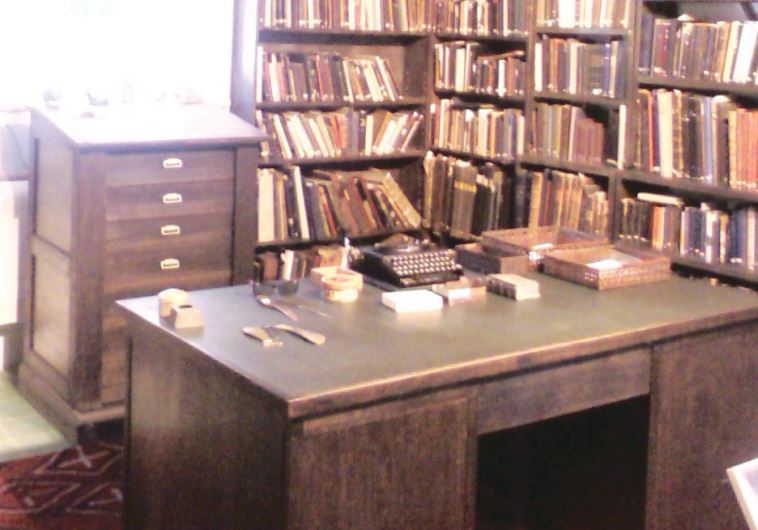 Agnon's library and working room