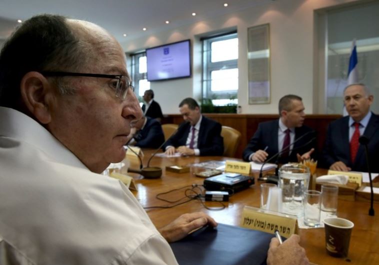 Defense Minister Moshe Yaalon (L) takes part in the weekly cabinet meeting chaired by Prime Minister Benjamin Netanyahu (R)