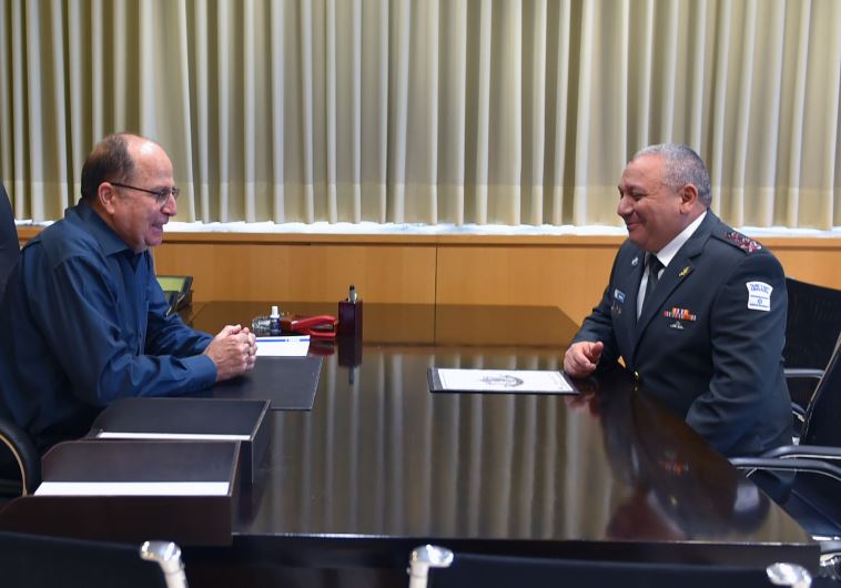 Former Defense Minister Moshe Ya'alon (L) in farewell meeting with IDF Chief-of-Staff Gadi Eizenkot- May 22, 2016