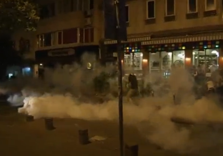 Turkish Police disperse crowd after Radiohead event in Istanbul