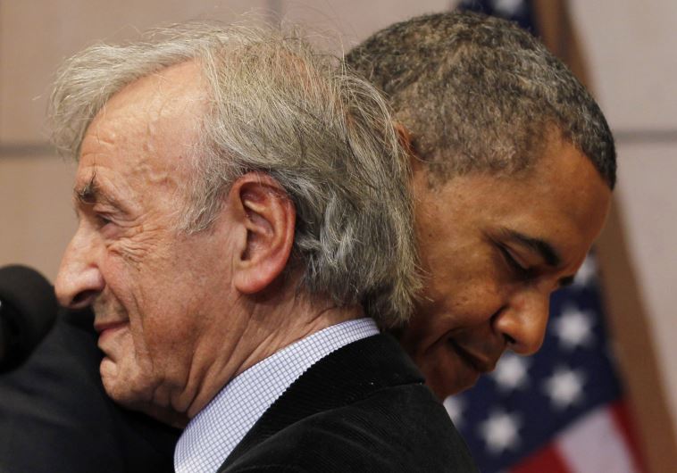 US President Barack Obama hugs Nobel Laureate and Holocaust survivor Elie Wiesel as Wiesel introduced him to speak at the United States Holocaust Museum in Washington, April 23, 2012. 