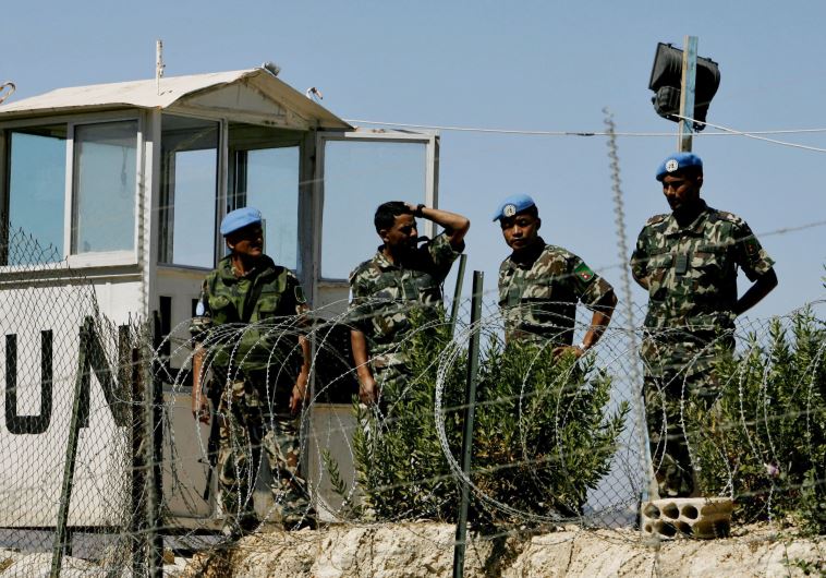 U.N. peacekeepers stand guard on the Israel-Lebanon border (2007)