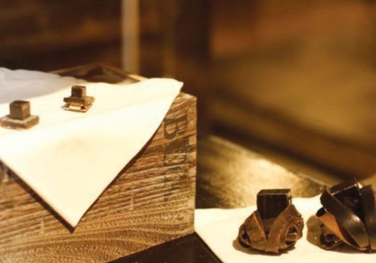 Mini-tefillin secretly passed around in concentration camps