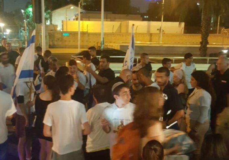 Demonstrators gather in solidarity with IDF soldier Elor Azaria in Tel Aviv. 
