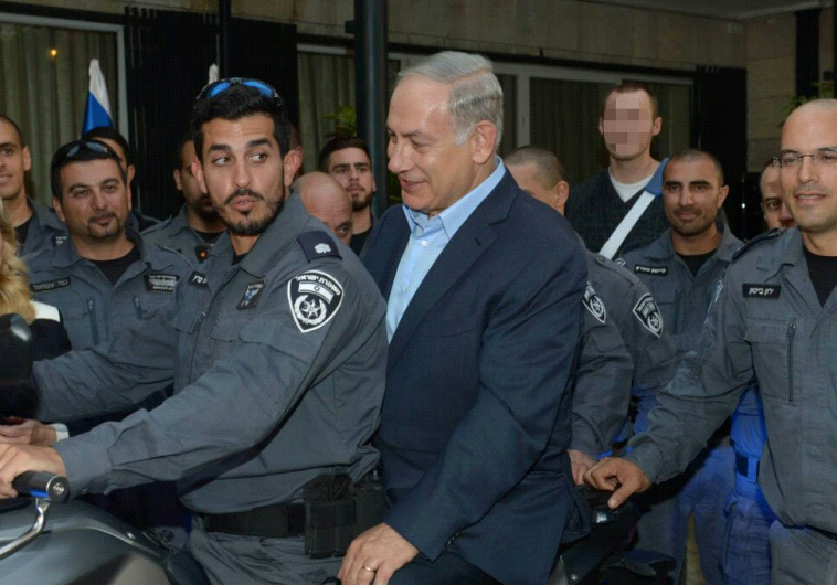 PM Netanyahu with Police special patrol unit officers