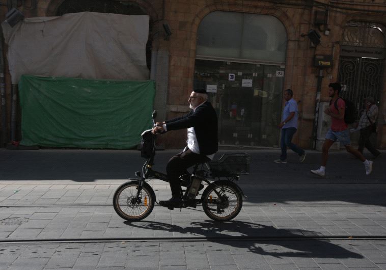 200 000 VAE ont été vendus en Israël ces dernières années, ils sont devenus omniprésents à Jérusalem