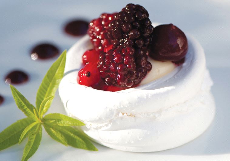 Pavlova with crème pâtissière and berries