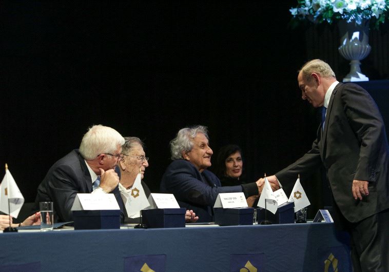 PRIME MINISTER Benjamin Netanyahu congratulates 2016 EMET Prize laureates in Jerusalem last month.
