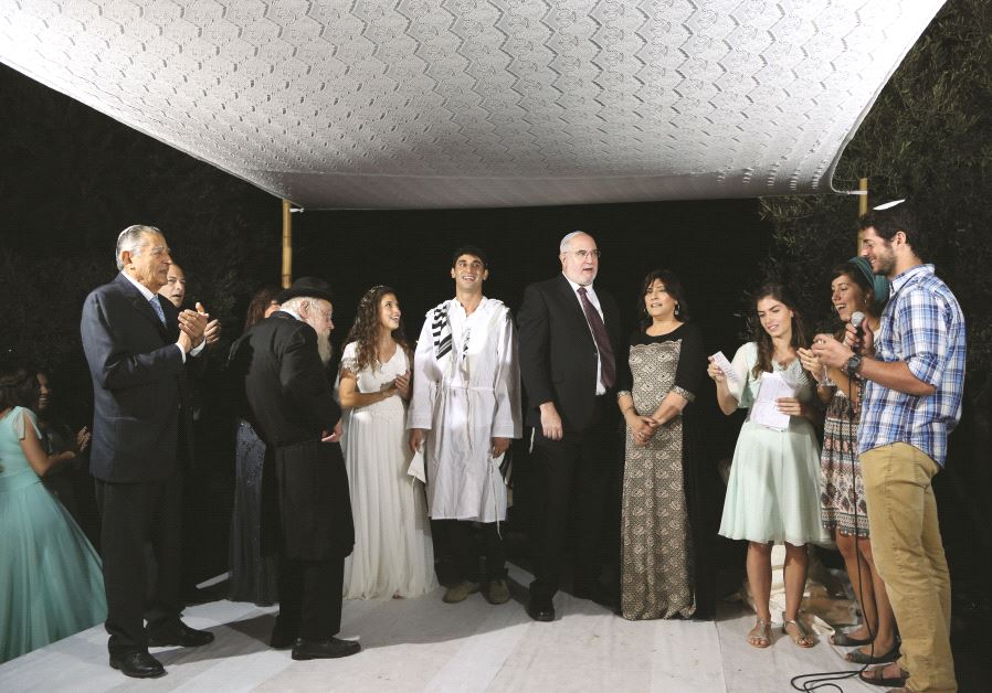 Aviva Lipsitz était maître de cérémonie au mariage de sa sœur Ilana, en présence du Rav Steinsaltz