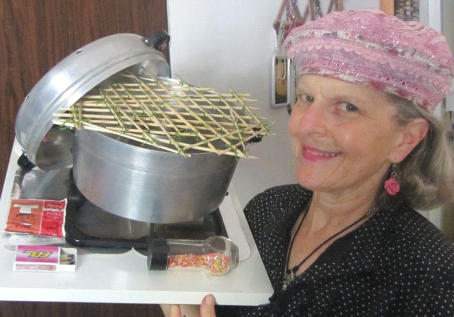 Sue Tourkin Komet with the Wonder Pot model succa, recalling the cakes baked in wonder pots by young immigrants for the year following the Yom Kippur War (1973)