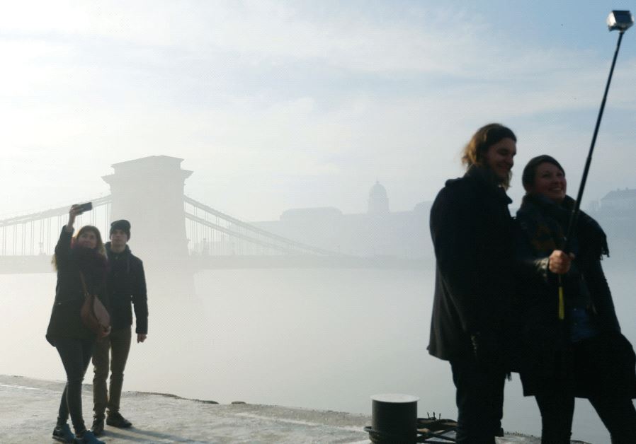 Tourists take pictures (illustrative)