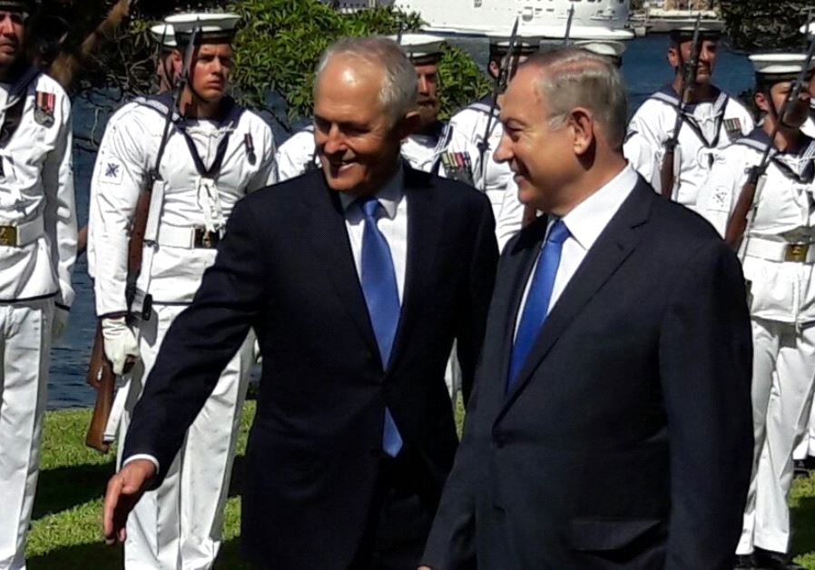 Prime Minister Benjamin Netanyahu (R) and Australian Prime Minister Malcolm Turnbull 