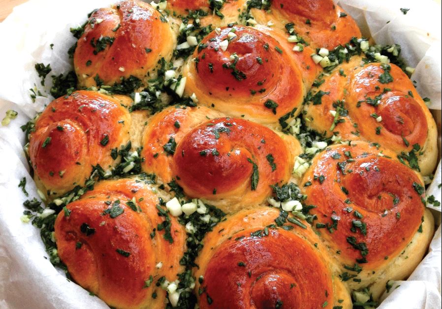Garlic rolls with parsley and rosemary