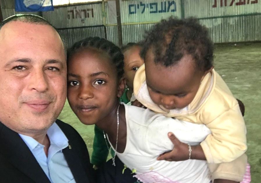 Hilik Bar with Ethiopian-Jewish kids