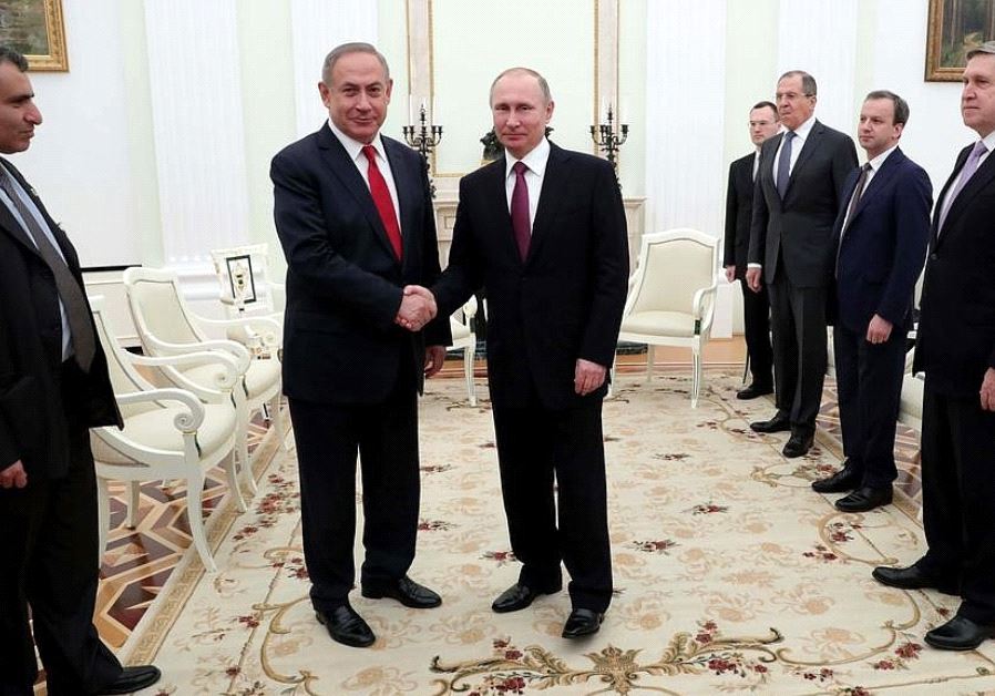 Prime Minister Benjamin Netanyahu (L) meets with Russian President Vladimir Putin in Moscow, March 9, 2017