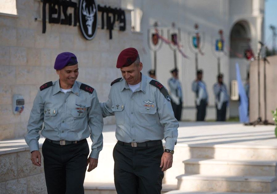 MAJ.-GEN. YOEL STRICK (left) walks with his predecessor at the Northern Command, Maj.-Gen. Aviv Kochavi, at the unit’s headquarters in Safed yesterday.