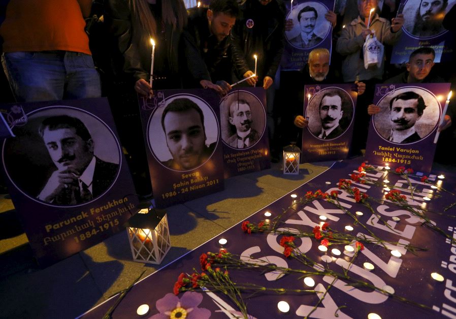 Demonstrators hold candles and pictures of Armenian victims during a commemoration for the victims of mass killings of Armenians by Ottoman Turks in the Armenian Genocide, in Istanbul April 23, 2015. 