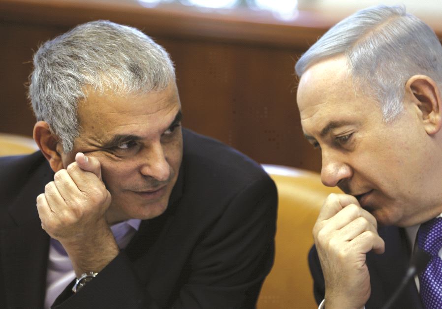 Moshe Kahlon (left) and Benjamin Netanyahu (right).