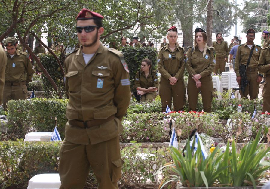 IDF soldiers at the national military cemetery on Mount Herzl in Jerusalem on Memorial Day, May 1, 2017‏