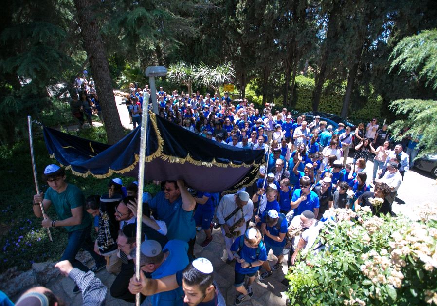 The Israel Goldstein Youth Village (Havat Ha'Noar Ha’Tzioni) celebrating the inauguration of a Torah scroll written thanks to over 300,000 good deeds of Jews from Israel and abroad