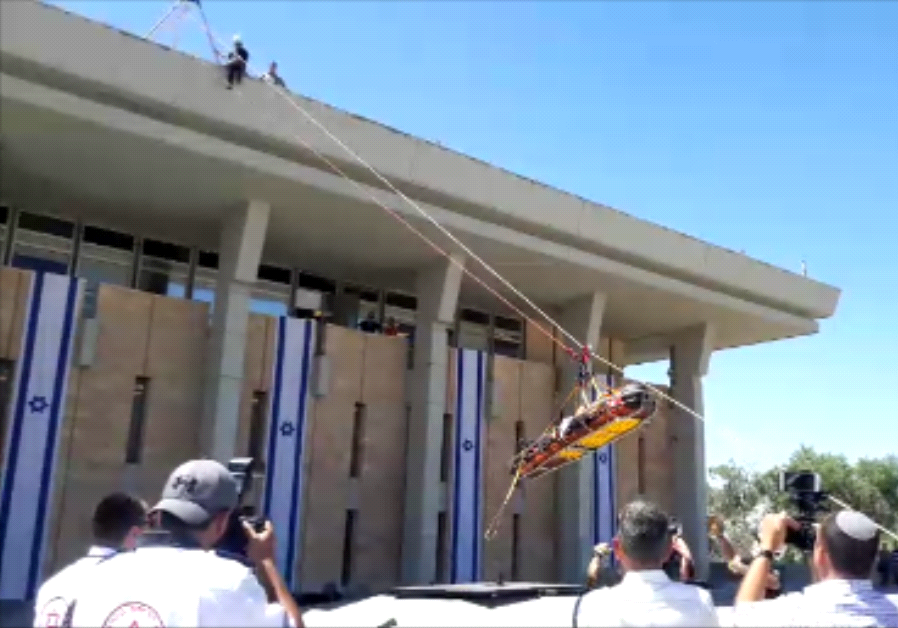 Emergency rescue teams practice evacuating the Knesset as part of earthquake drill.