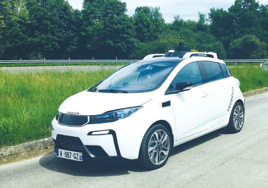 VEDECOM’S AUTONOMOUS VEHICLE is designed to detect ground markings, recognize signs and adjust speed according to traffic signals, road obstacles and other vehicles.