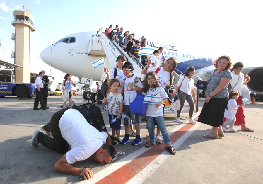 French olim arrive at Ben-Gurion Airport, July 10, 2017.