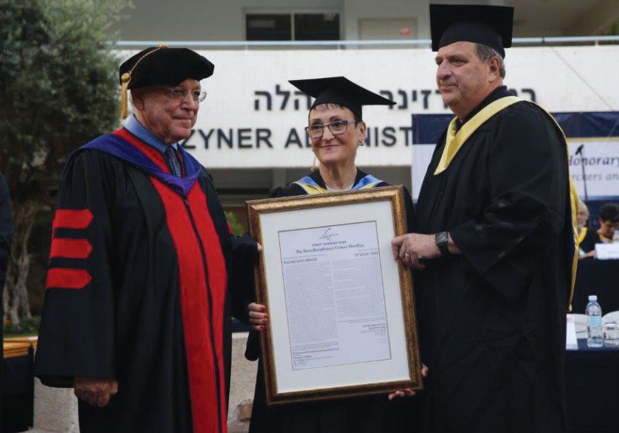 Naomi Stuchiner receives her honorary fellowship at IDC Herzliya