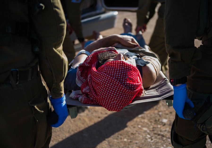 IDF troops provide medical aid to Syrian civilians