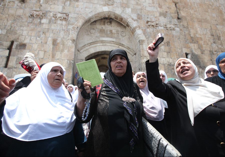 Muslim women at the Lions' Gate, Jerusalem, July 2017